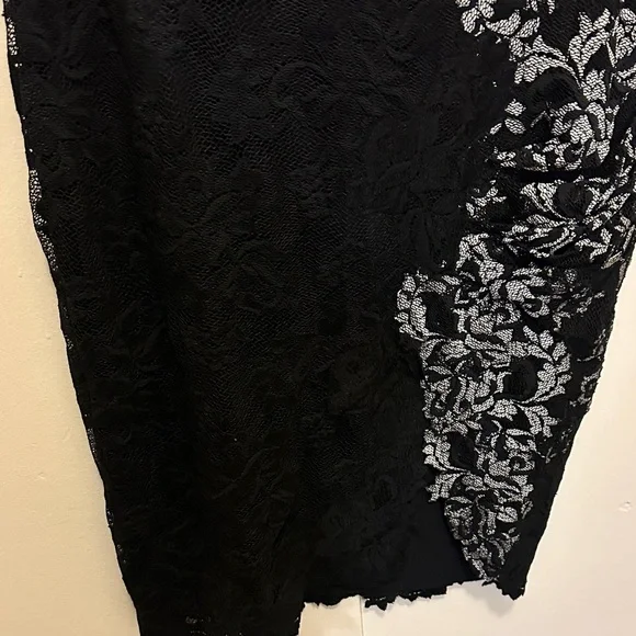 OLVI'S Elegant Black Lace Dress - Picture 2 of 12